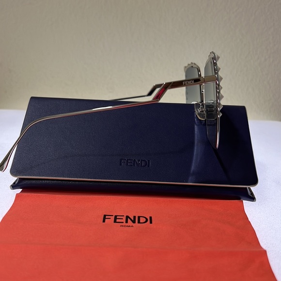 Fendi sunglasses, new with box. - Picture 7 of 11